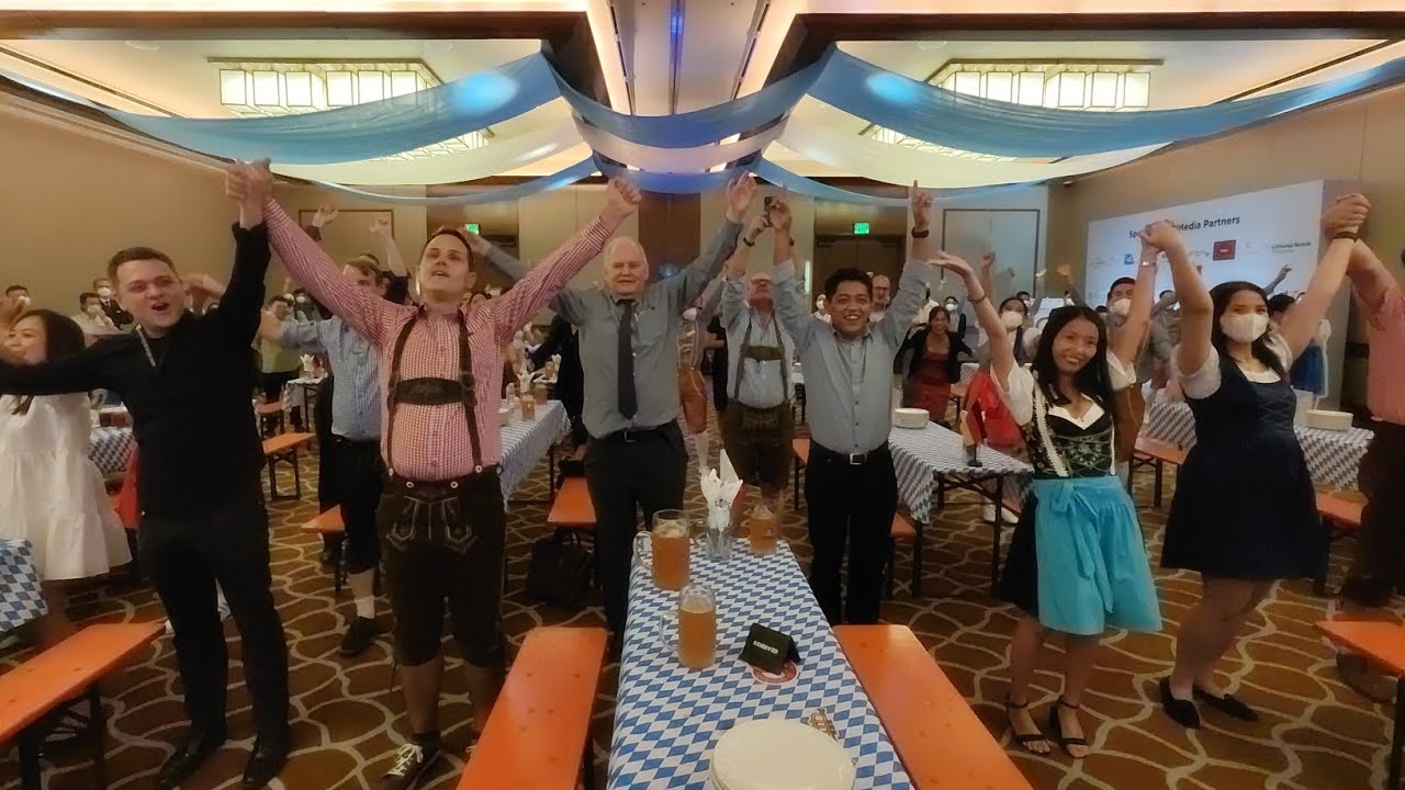 Fliegerlied dance at Oktoberfest 2022 (Press Conference)