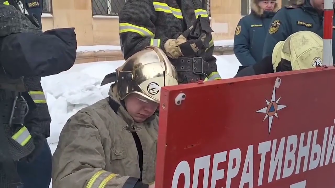 Во дворце творчества вспыхнула сцена и отрезала огнём 10 человек