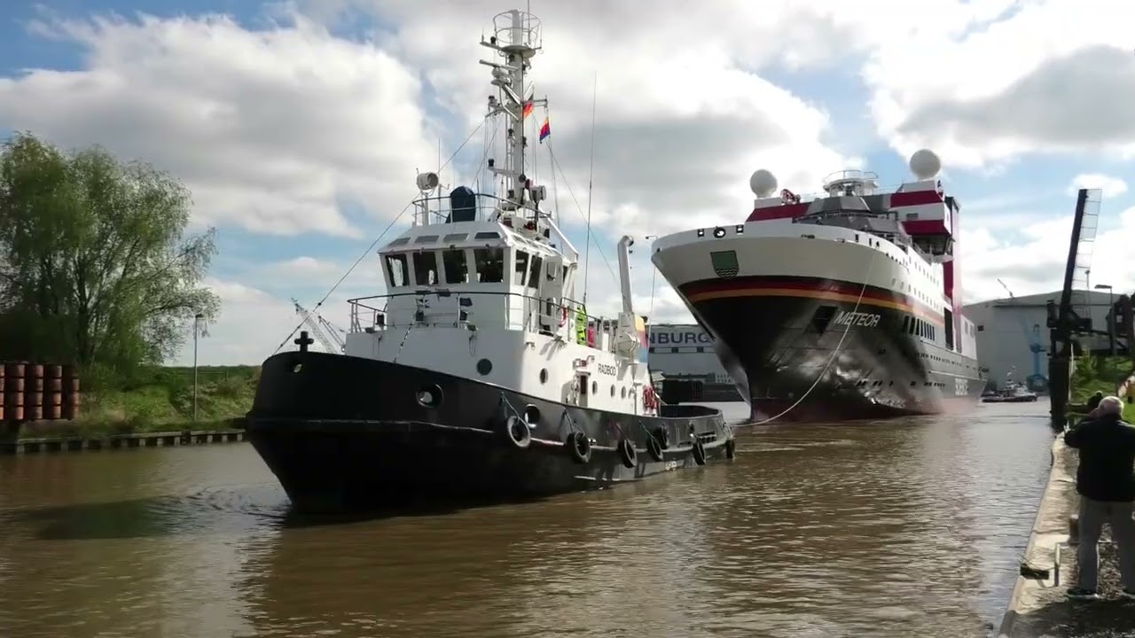 METEOR IV VERLAAT DE HAVEN VAN DE MEYER WERFT PAPENBURG