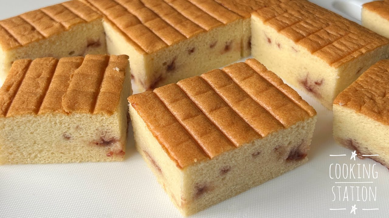 Мягкий и воздушный пирог с клубничным джемом! Простой и вкусный рецепт