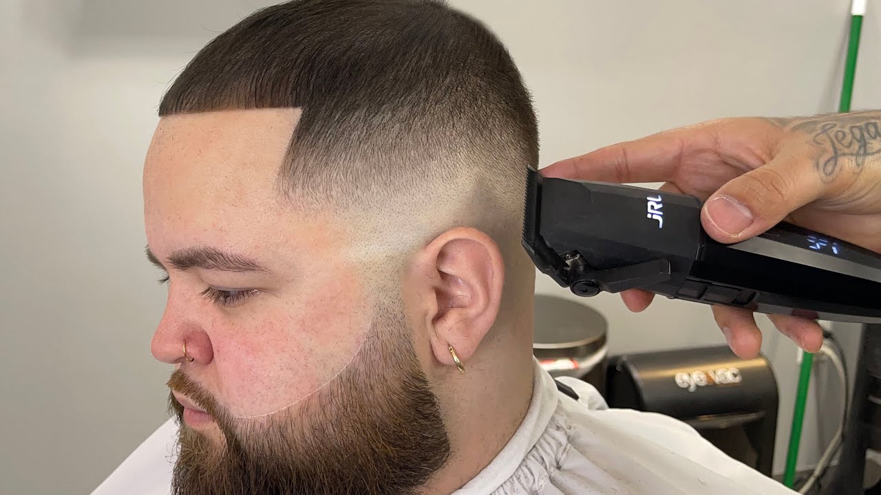 HOW TO DO A FADE | BARBER TUTORIAL