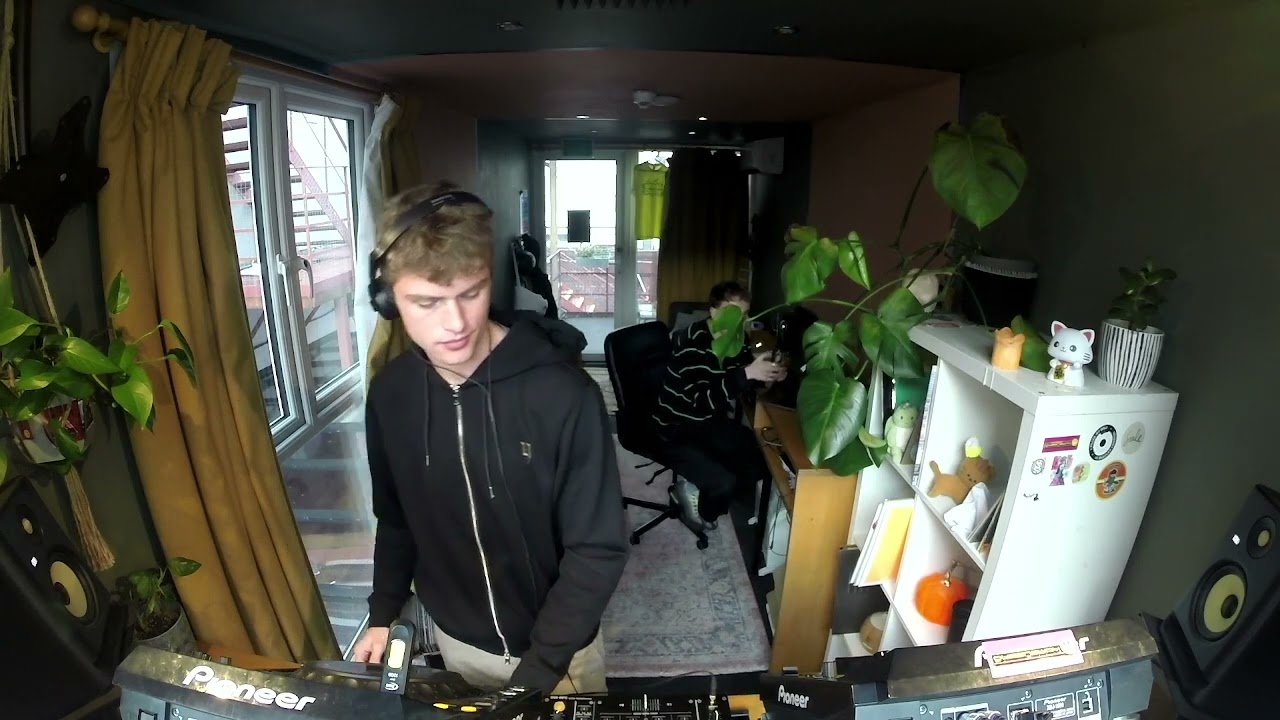 [055] (studio) picnic guest with: Alex McGarry; deep house, house, tech house