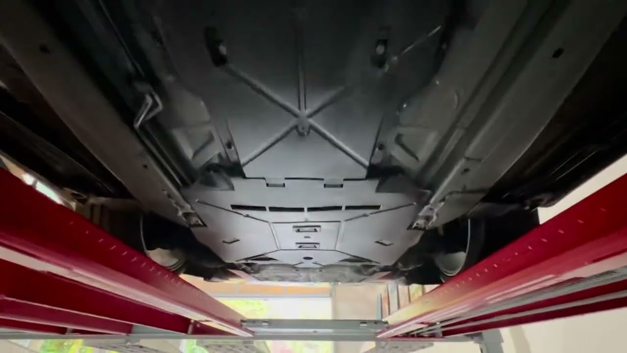 2003 Porsche 996.2 Carrera: Underside inspection 