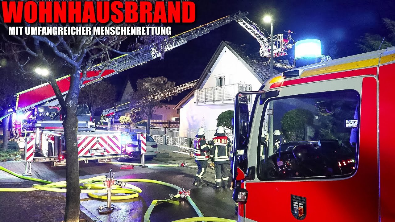 [WOHNHAUSBRAND AN HEILIGABEND!] - Umfangreiche Menschenrettung - 2 Verletzte - Feuerwehr Kaarst -