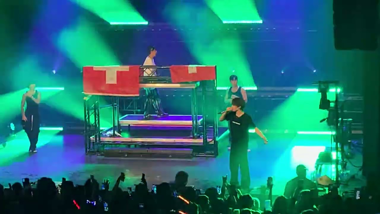 B.I - BTBT ft. fan dancing on stage Fancam in Zürich Switzerland 230927