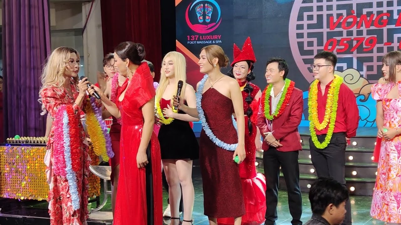 Hiếu My bán vòng hoa quăng miếng quá duyên, Lộ Lộ hát bài nào bị phá bài đó