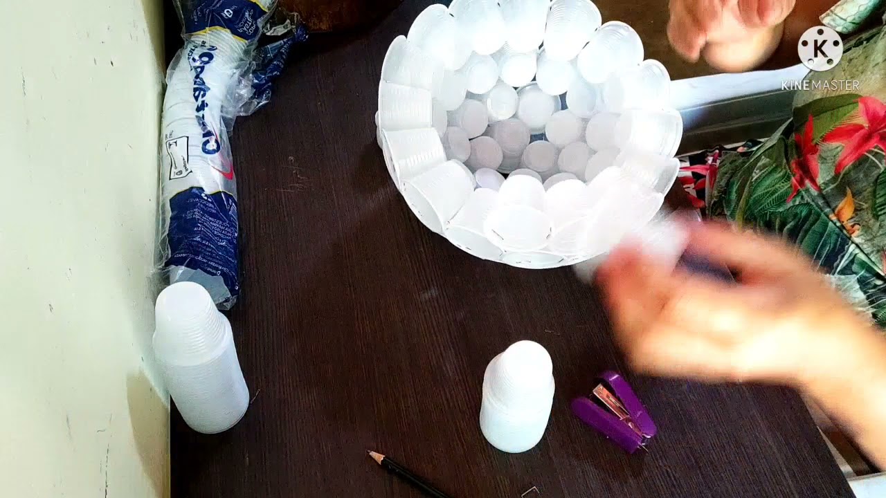 boneco de neve com copo descartável