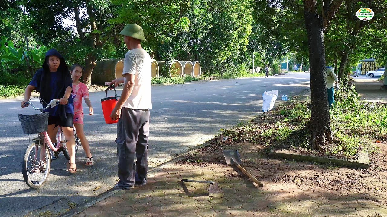 Volunteer to clean the sidewalks in the face of everyone's INDIGNATION