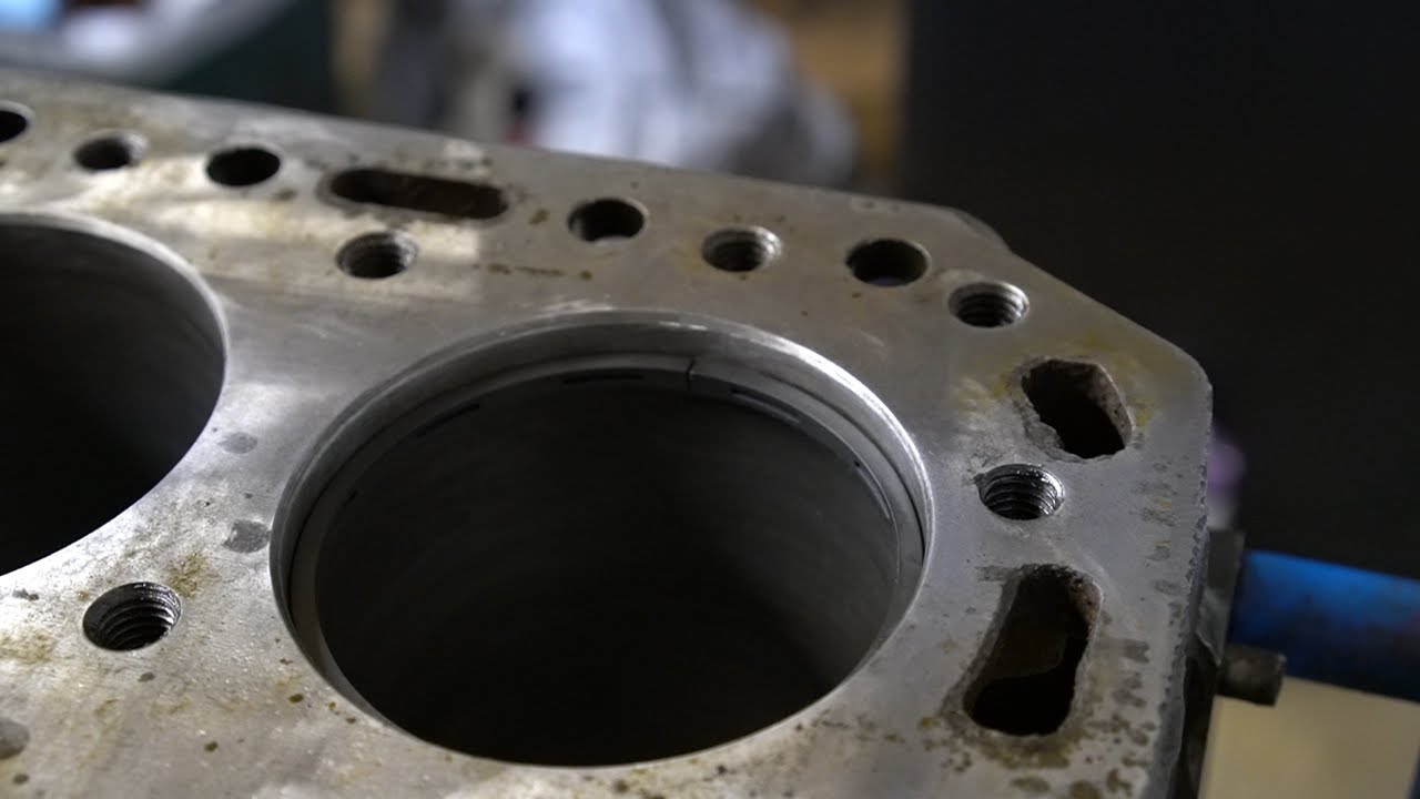 Measuring bores and fitting pistons on Ford 172 Diesel engine
