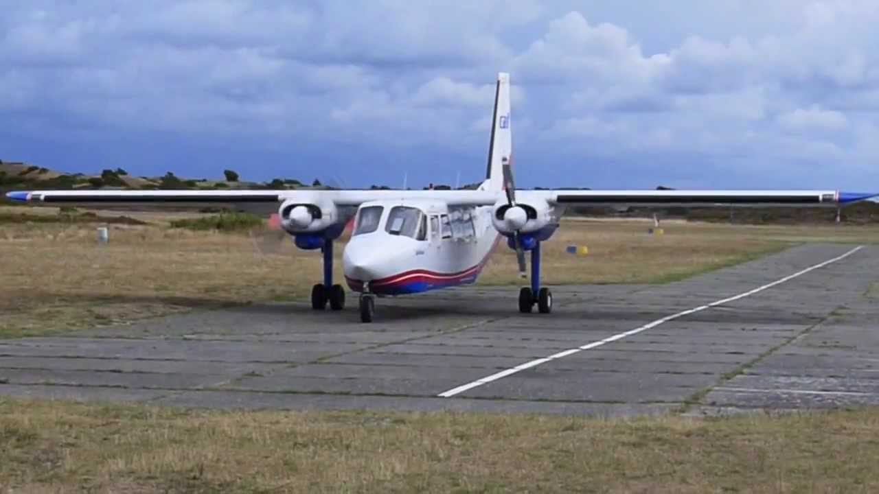 Crosswind Landing Britten-Norman Islander on Anholt island (EKAT), Denmark, grass strip runway 02/20
