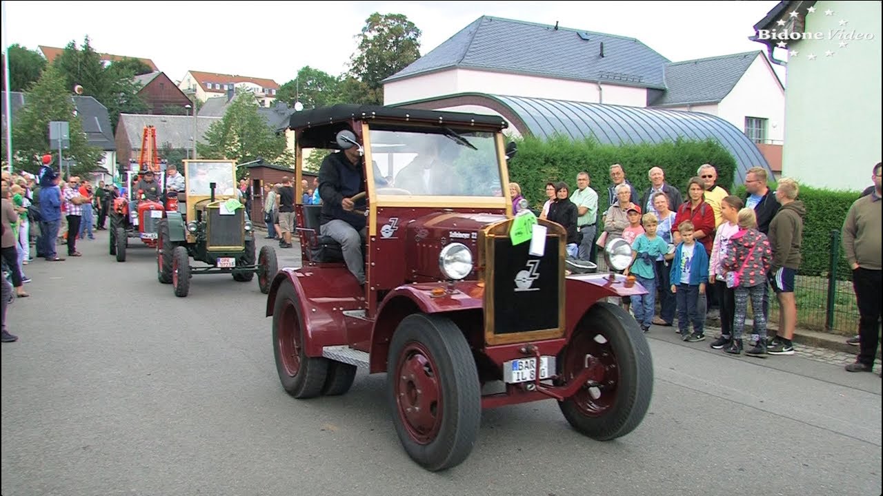 Die Traktoren 2-3 beim 20. Bulldogtreffen der Bulldogfreunde Erzgebirge