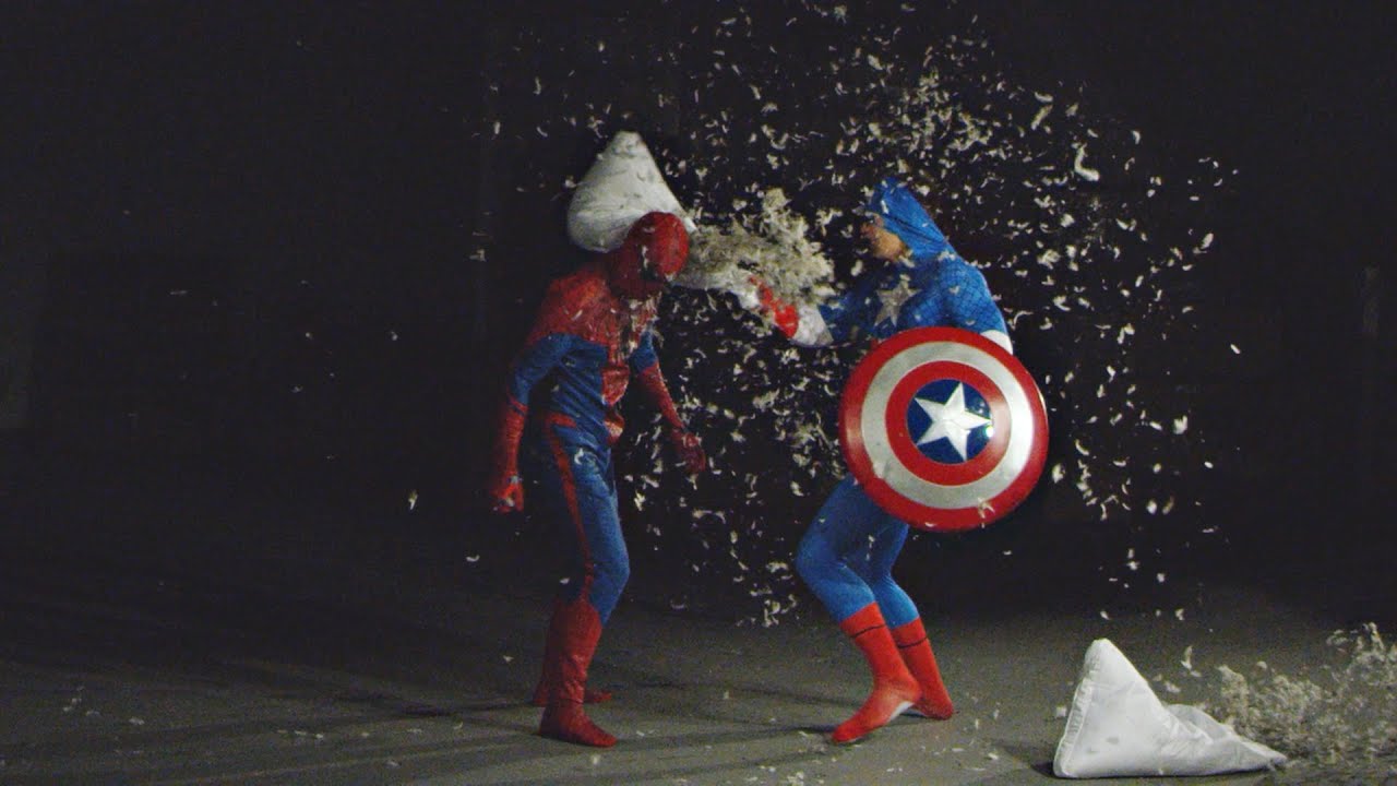 Spiderman vs Captain America PILLOW FIGHT IN SLOW MOTION 4K!