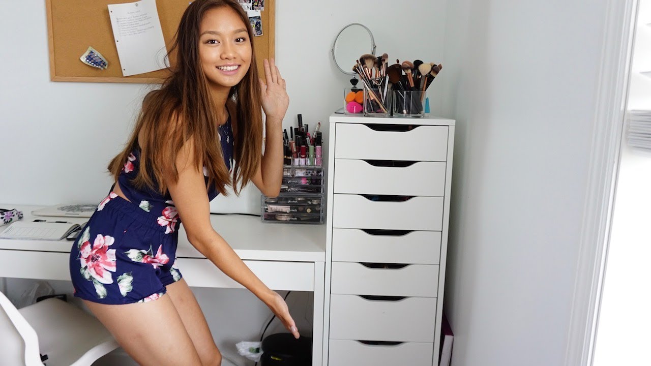 16 YEAR OLD MAKEUP COLLECTION! | Rachel Lam
