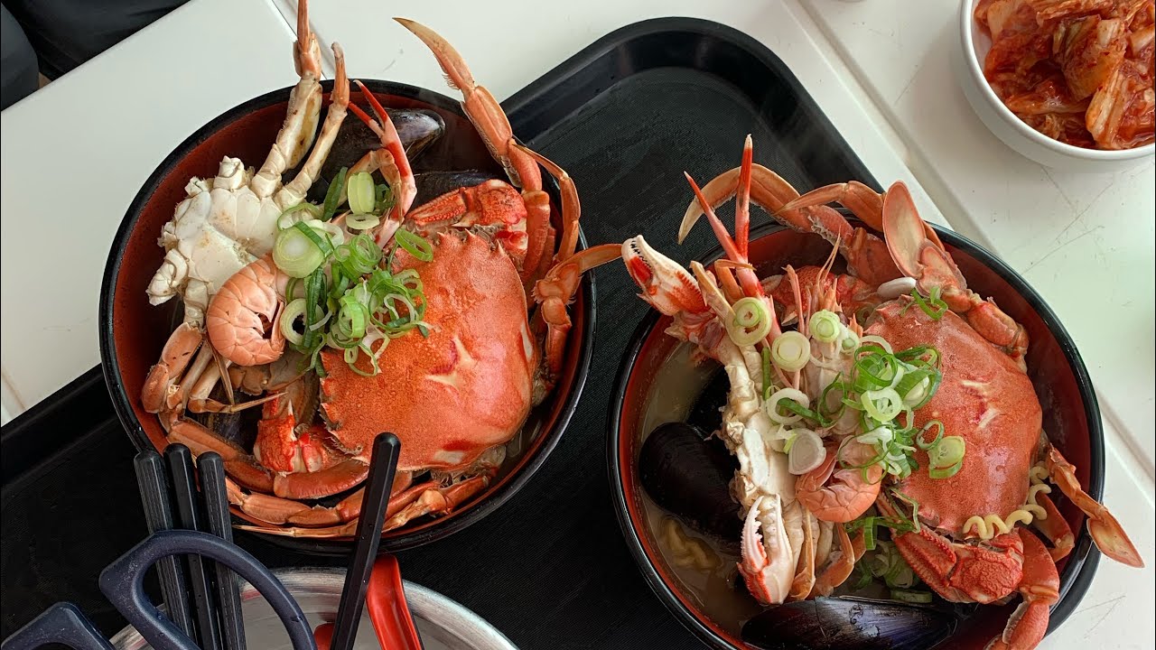 꽃게가 통으로 들어간 해물라면 거제도 &lsquo;바릇&rsquo;