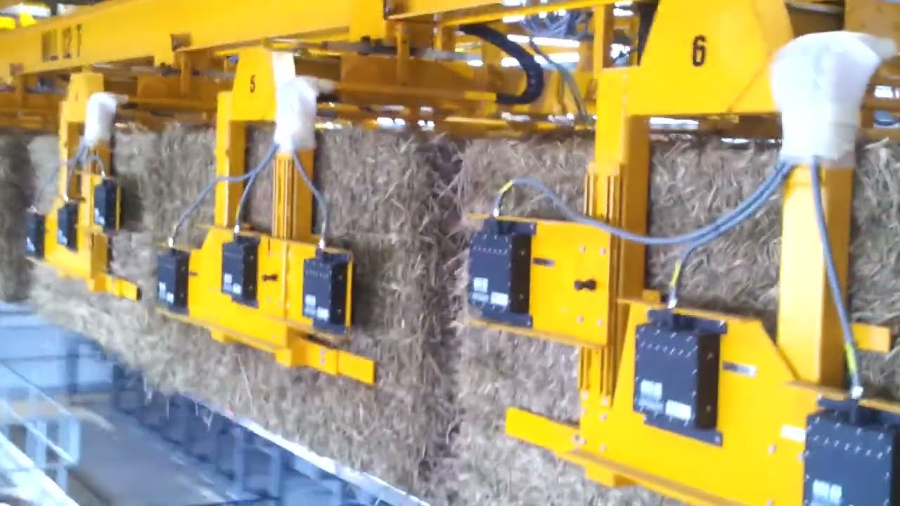 12 bale crane in action