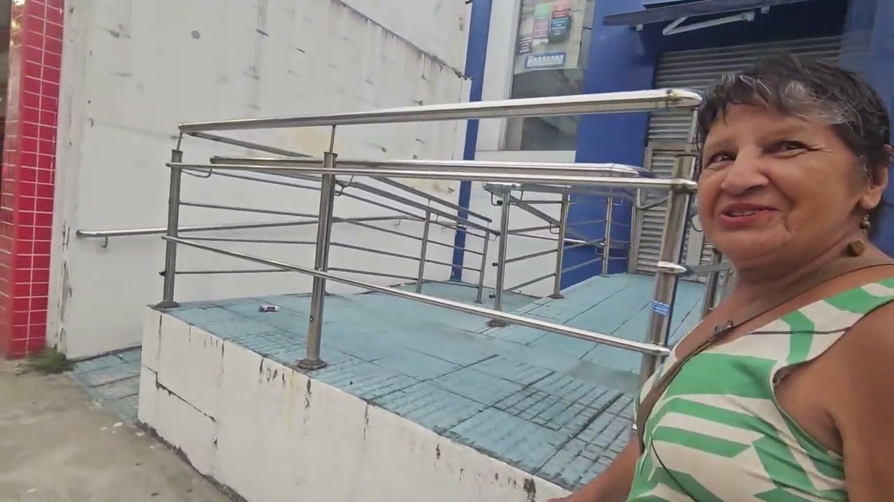 Vamos até o centro de Caraguatatuba. Venha comigo e Dona Leila.