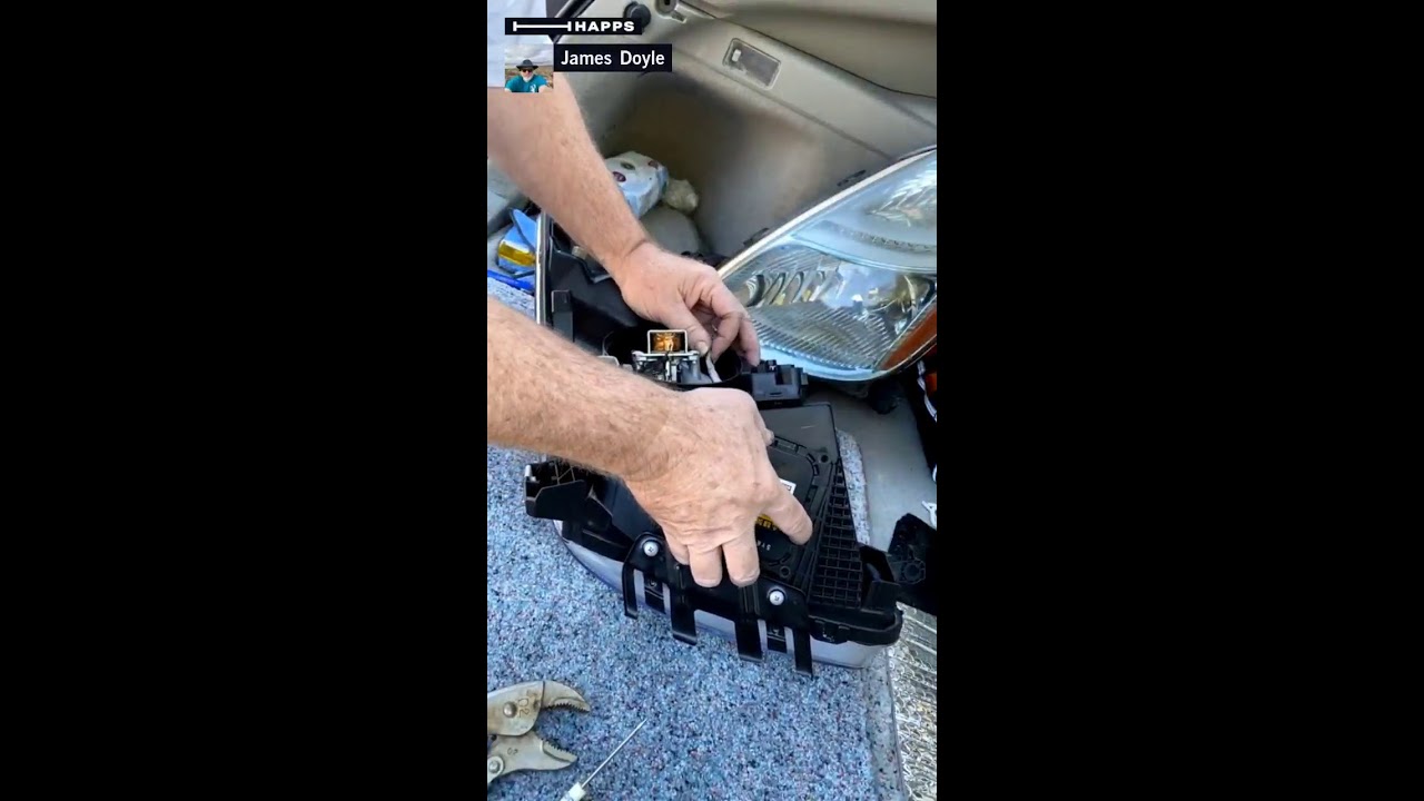 (Part 2) Replacing HID/Xenon Headlamp assemblies  in 2006 Prius. Replacing/rewiring ballast plug end