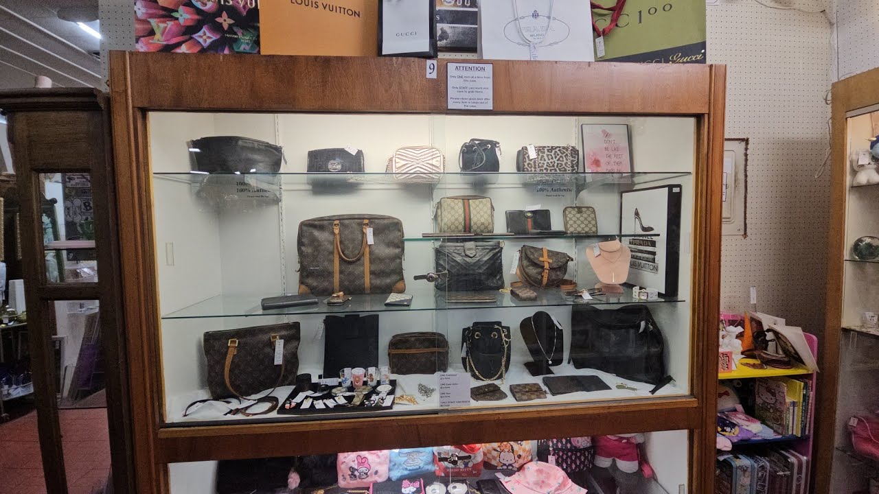LOUIS VUITTON, ESTATE JEWELRY & QUIRKY HOME DECOR! ORANGE ANTIQUE MALL-CALIFORNIA! Thrift with me!