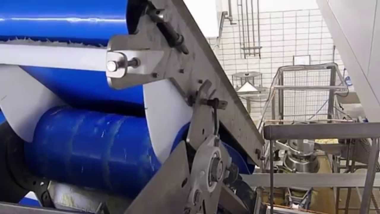 Conveying grated cheese