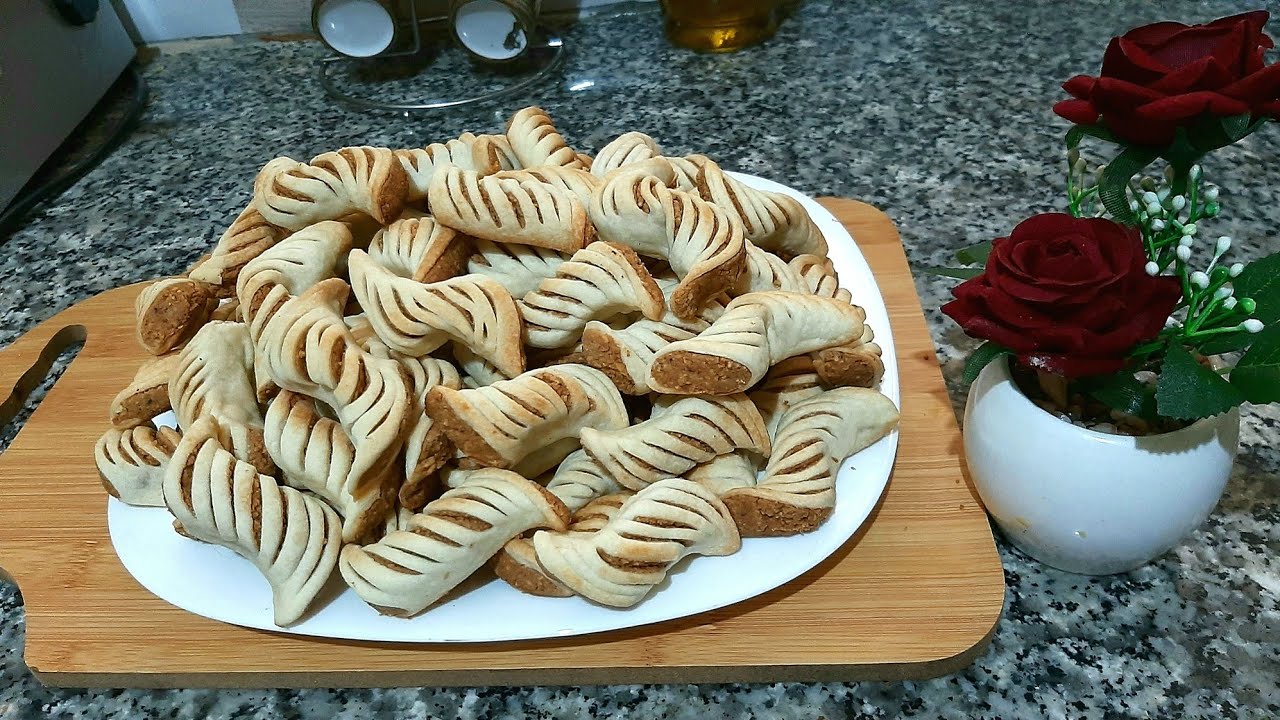 الحلوة المفلحة المعروفة اللذيذة، سهلة و سريعة في التحضير.