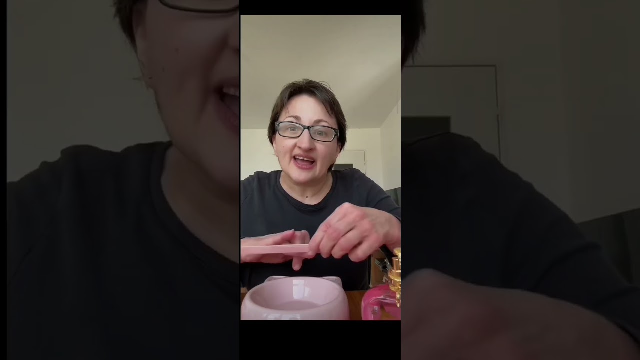 KAKOU KAKOU FAIT DE L'ASMR 