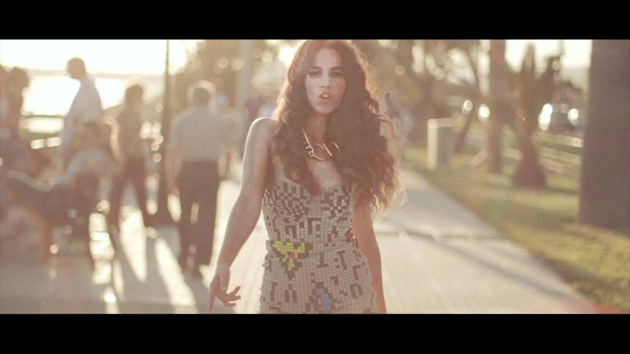 Κατερίνα Στικούδη - Μη | Katerina Stikoudi - Mi - Official Video Clip