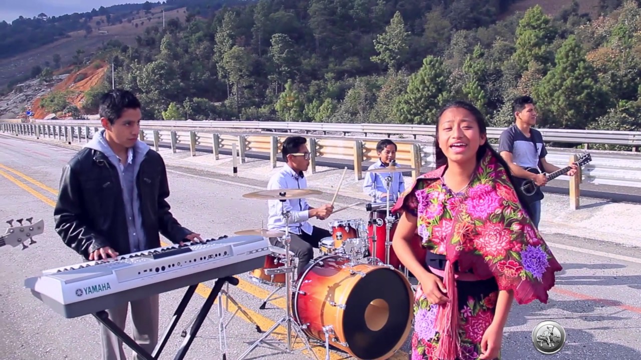 Debora espinoza  vivir cantando (Video Oficial)