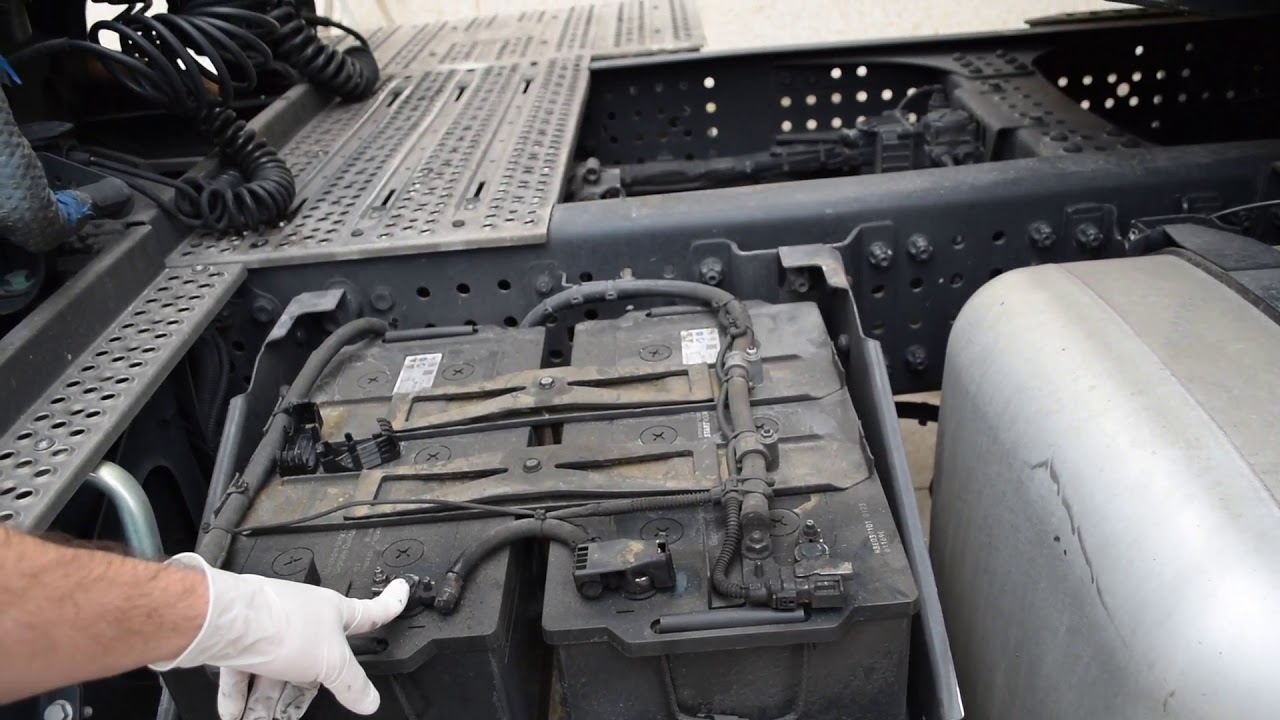 Como arrancar equipo de frio con pinzas desde las baterías de tractora.