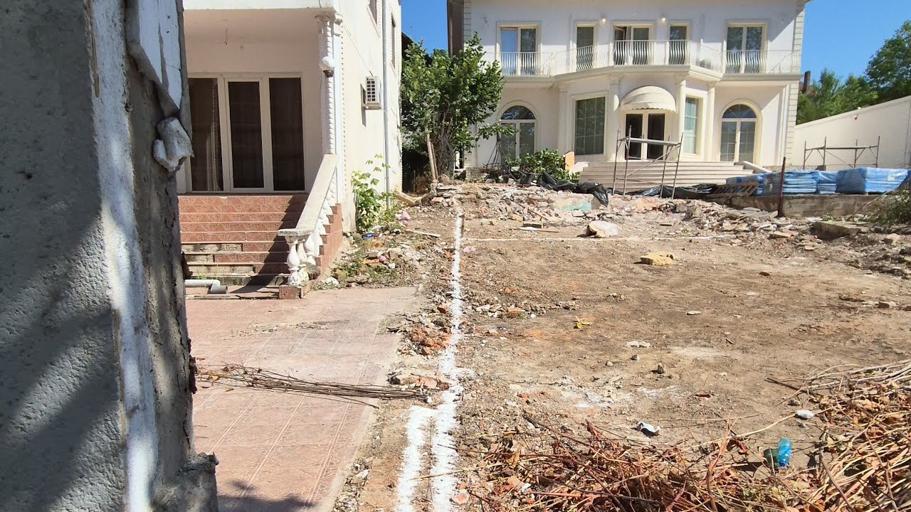 Transformare curte. Demolare casa veche  si constructie foisor. 3 luni de munca in 43 de minute