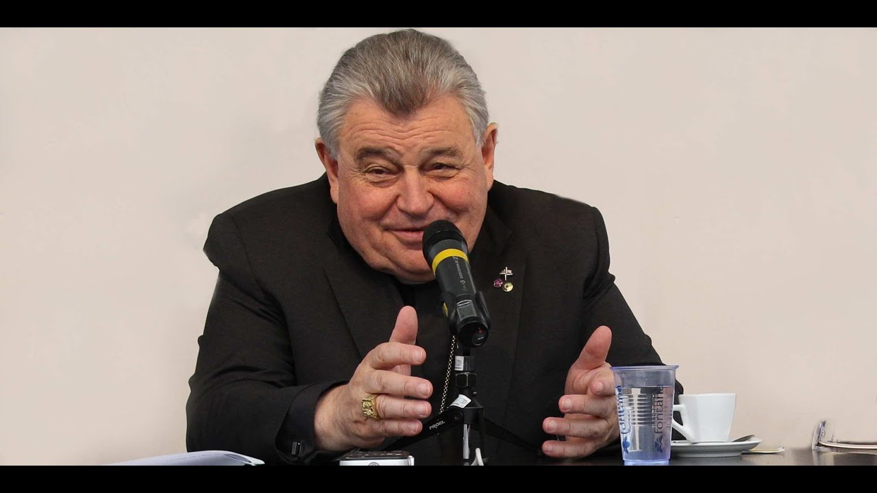 Kardinál Dominik Duka v Otázkách Václava Moravce (3.4. 2016)