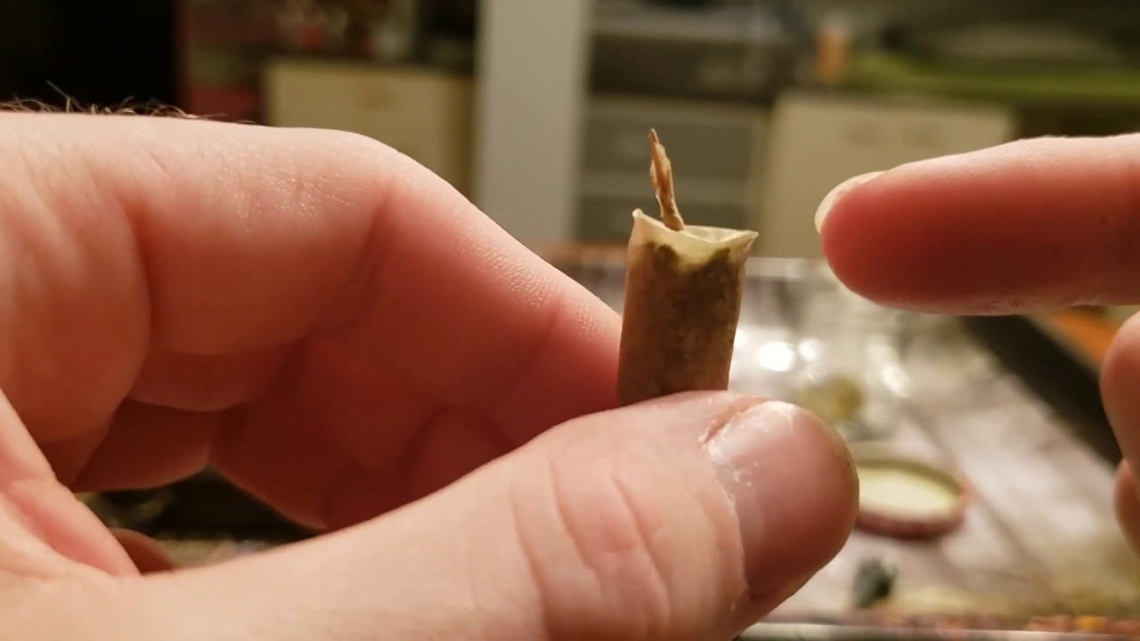 How To Roll a KING SIZE Joint with Rollinskeeterz