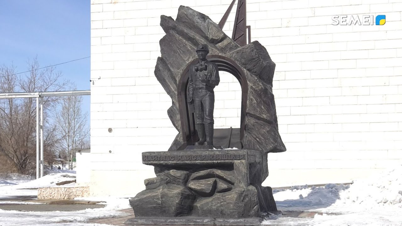 В ПОСЕЛКЕ ЖЕЗКЕНТ ОТКРЫЛИ ПАМЯТНИК ШАХТЕРСКОЙ СЛАВЫ