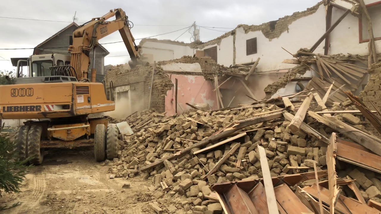 Liebherr 900 Litronic destroy house like earthquake 🔥