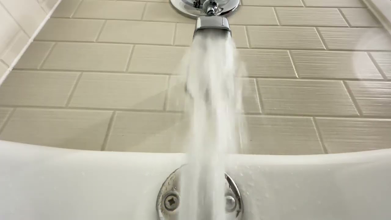 🥂💦 Long warm bath running right under faucet. ASMR, Relax
