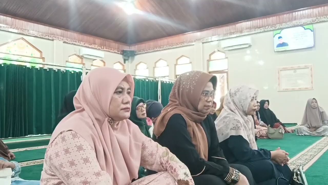 Abu Bakar Siddiq dihina tetapi dia tersenyum dan Nabi juga tersenyum