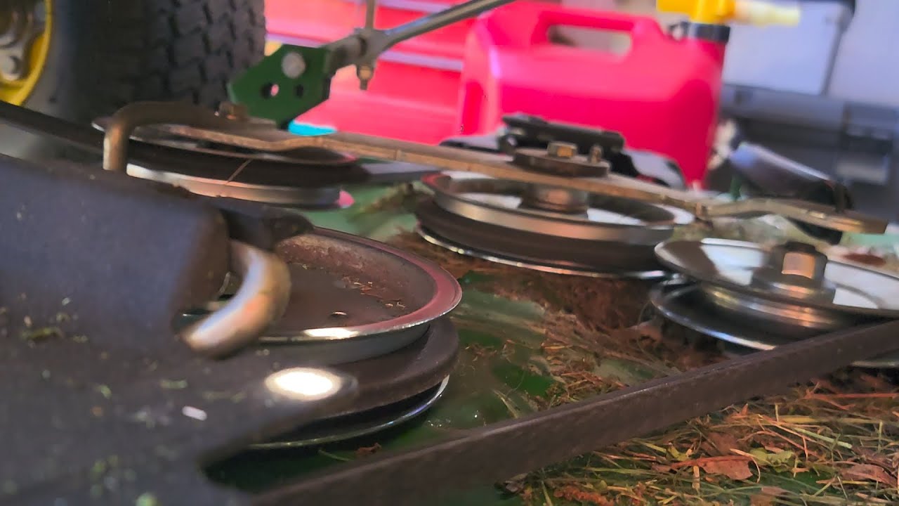 Review of John Deere Z325E Deck / Blade Belt Walkthrough