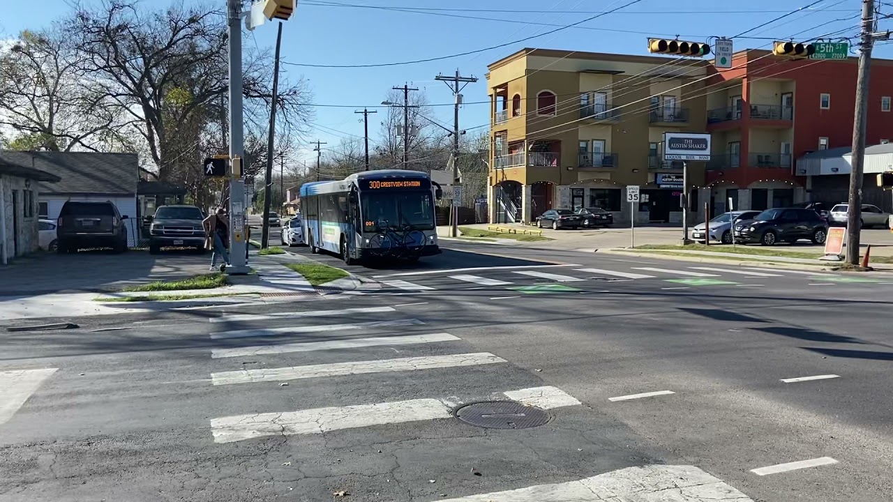 Capital Metro Gillig BRT 40 on the 300 Springdale
