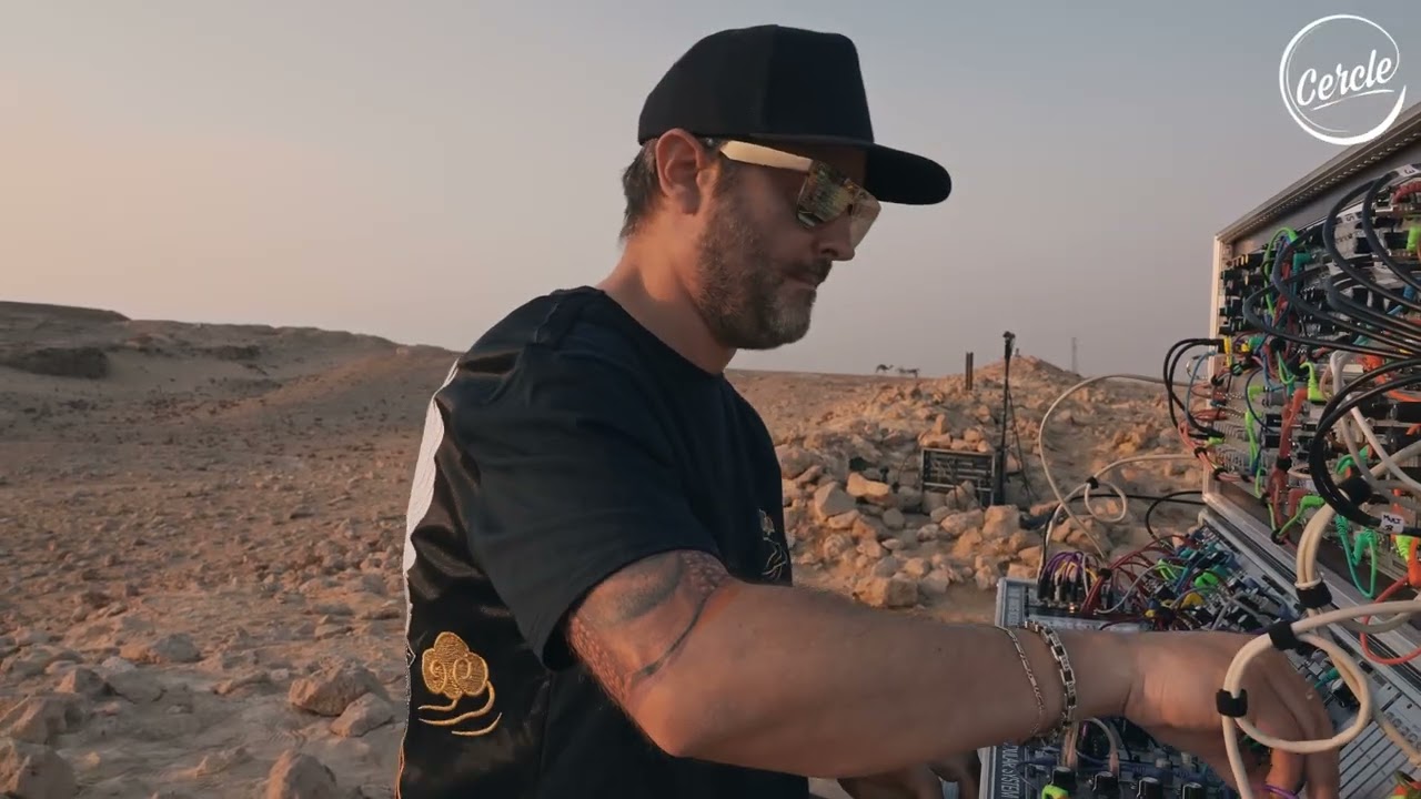 Set S&eacute;bastien L&eacute;ger live Cercle at the Great Pyramids of Giza, Egypt