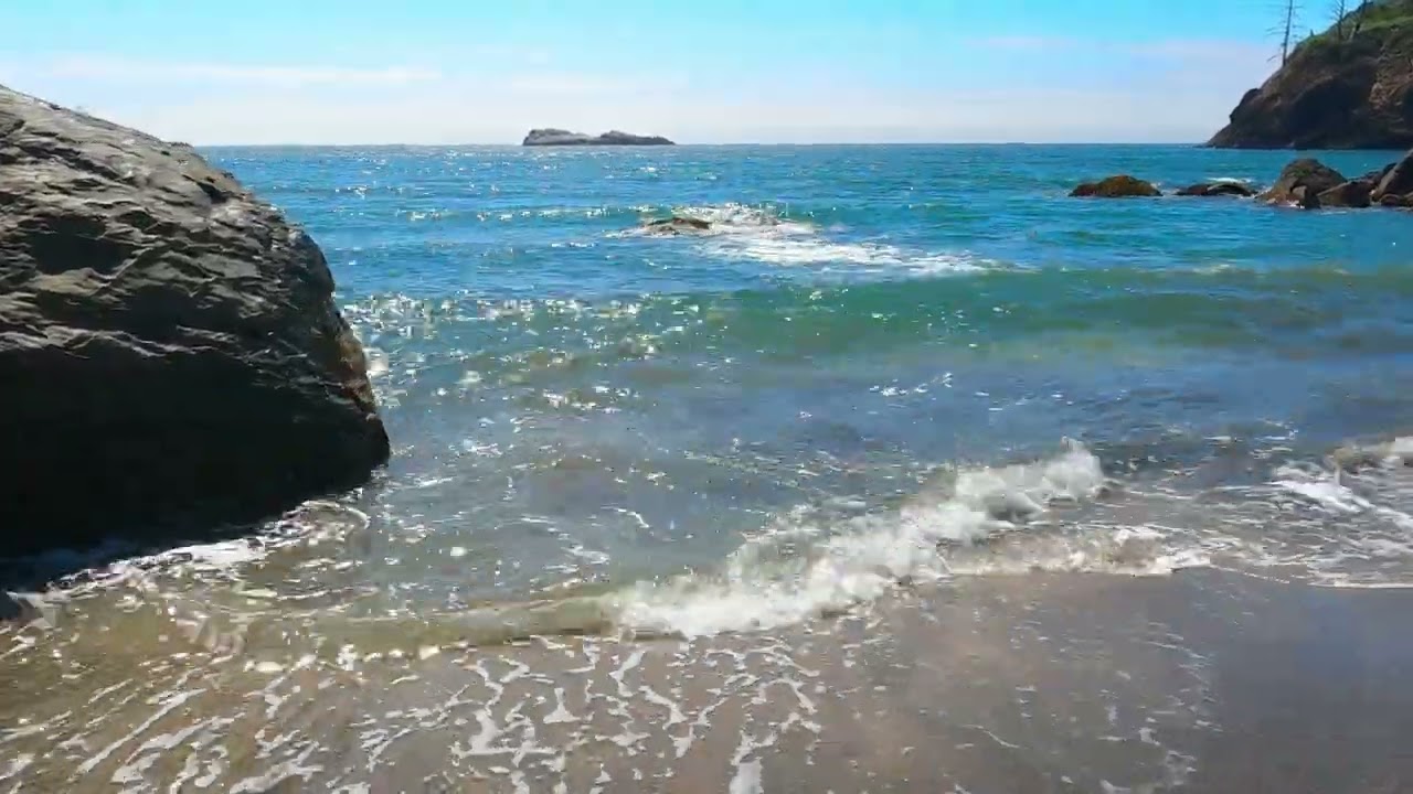 Ocean Waves and Rocks #trinidad #california 