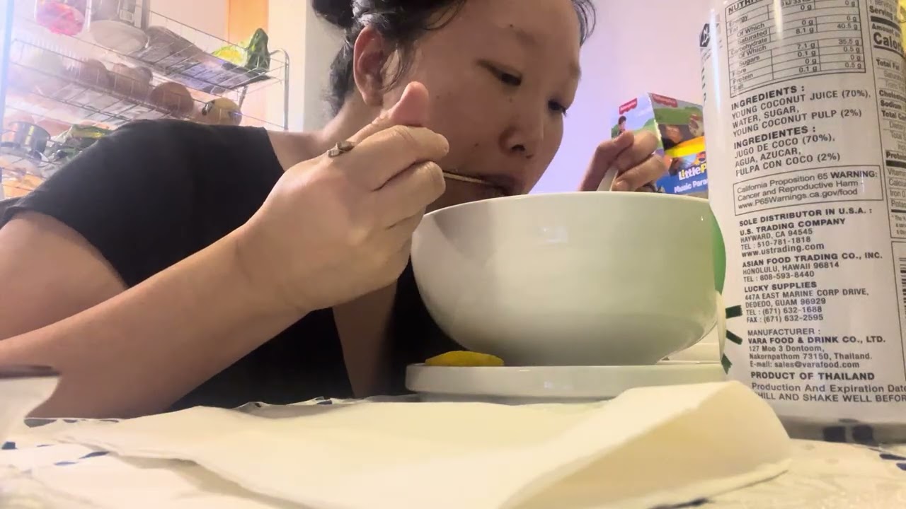 Friend & I chatting/it’s cool to know this Phở Bò is how Saigon makes it (beef tripe&beef tendon)❤️