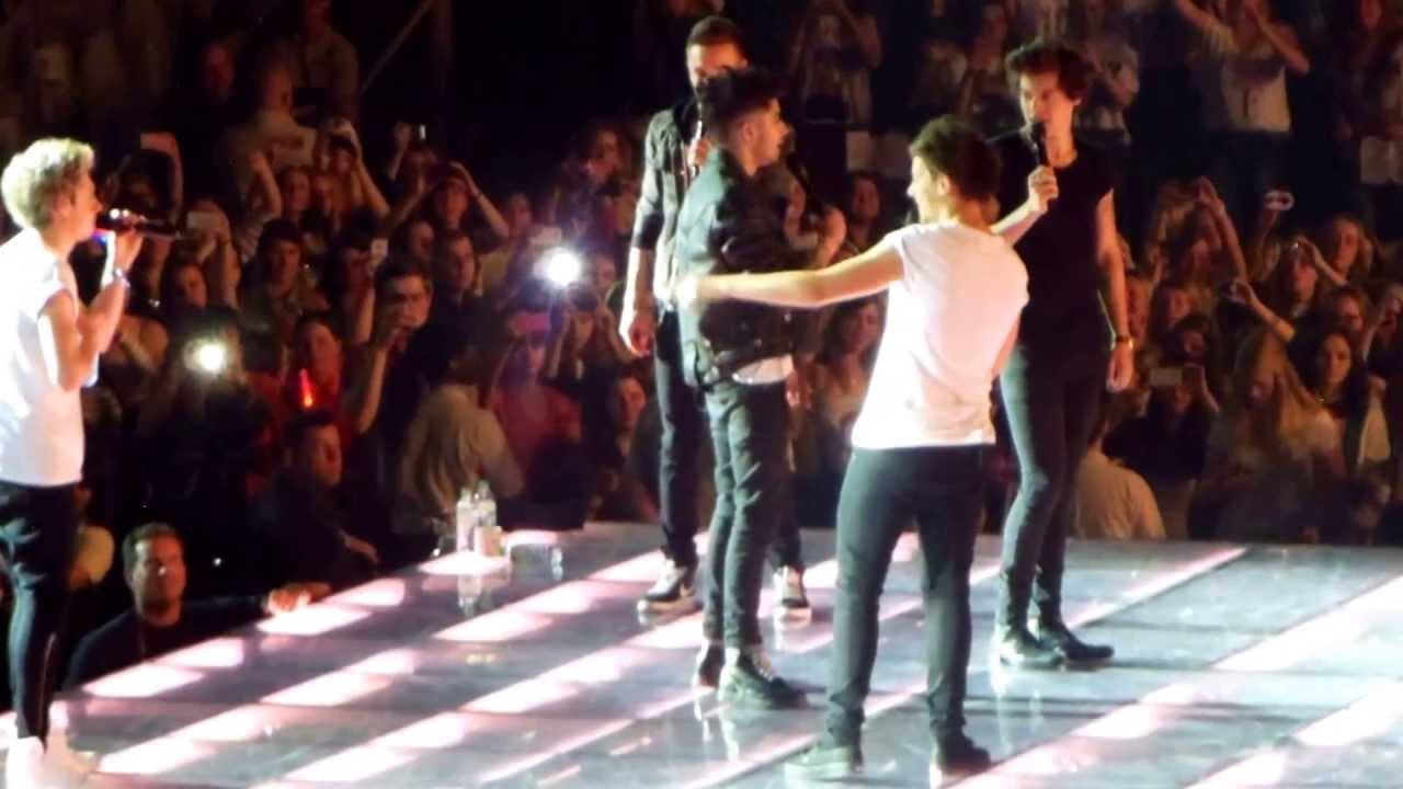 One Direction - Twitter Questions ( 4/5/2013 Oberhausen, Germany)