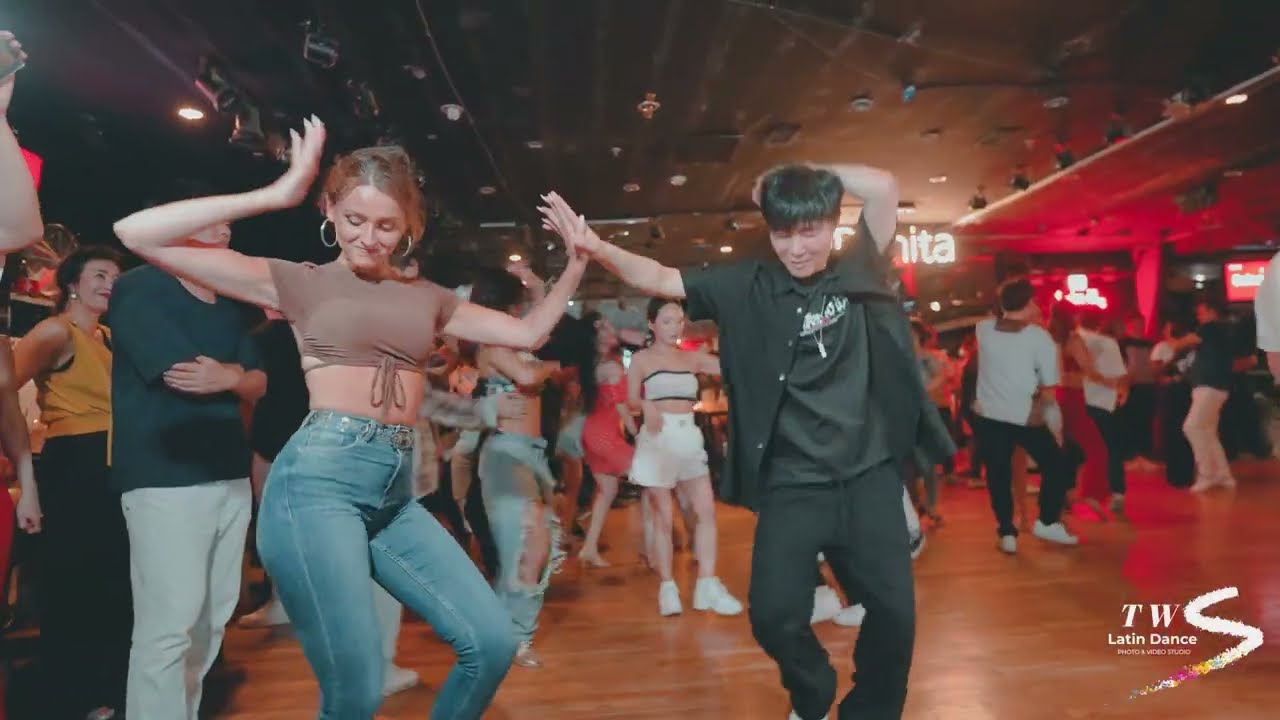 바차타 소셜 | 에단(에로스) y Gabriella 가브리엘라 Bachata Social - 보니따 24.08.03