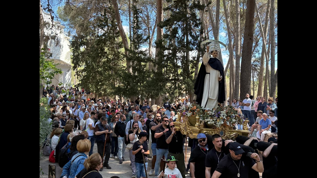Milers de persones celebren la festivitat de Sant Vicent a Llíria enmig d'una apagada nacional