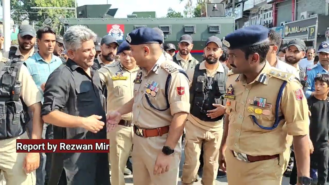 During 8th Muharram Procession in Srinagar, Jammu & Kashmir PoResstributed Water and Juice Among Az