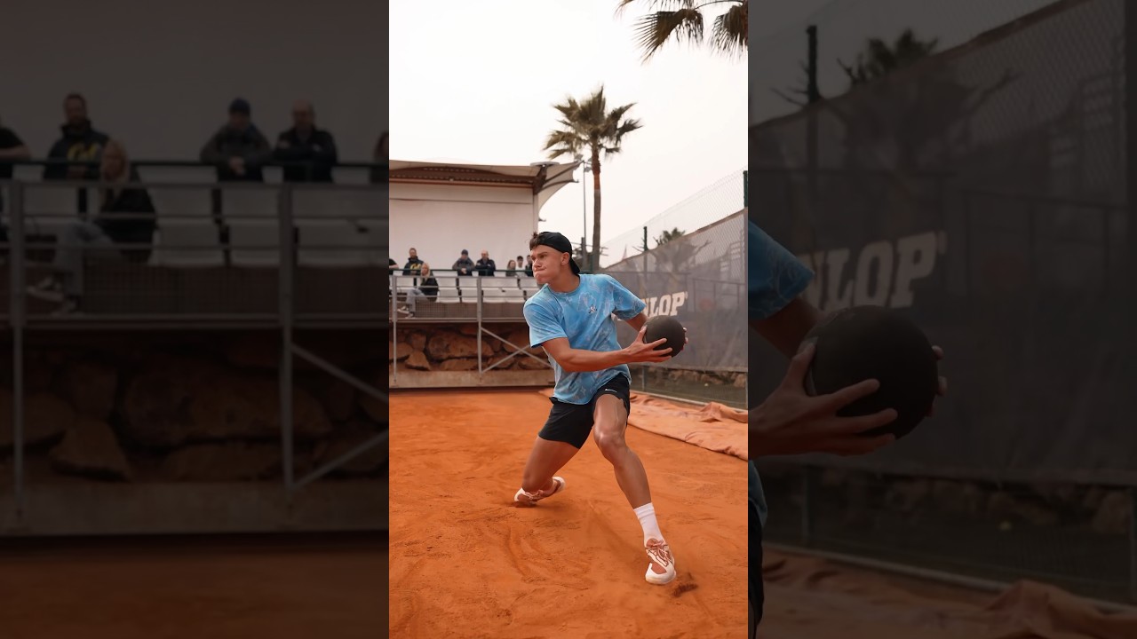 Bringing out all the automatisms about sliding on clay #tennisplayer #tenniscoach #tennis #sports