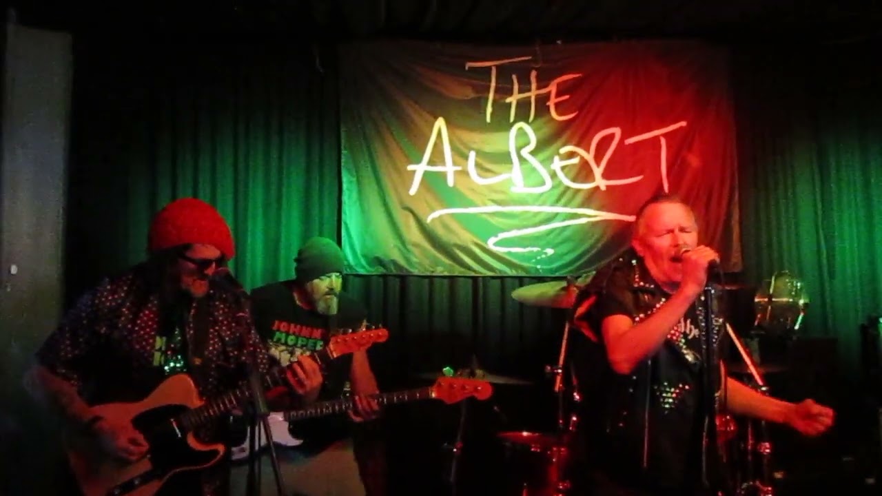 Johnny Moped live at The Prince Albert, Brighton 30.4.22