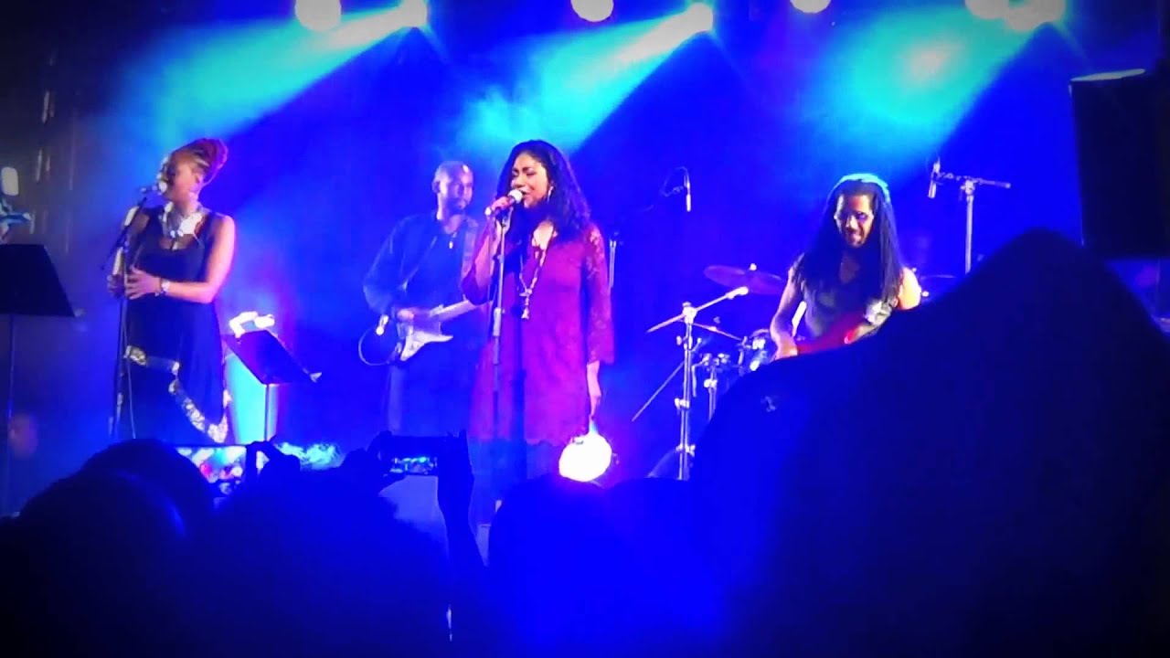 Tanya St-Val : Carole (Live 2015 - Cabaret Sauvage)