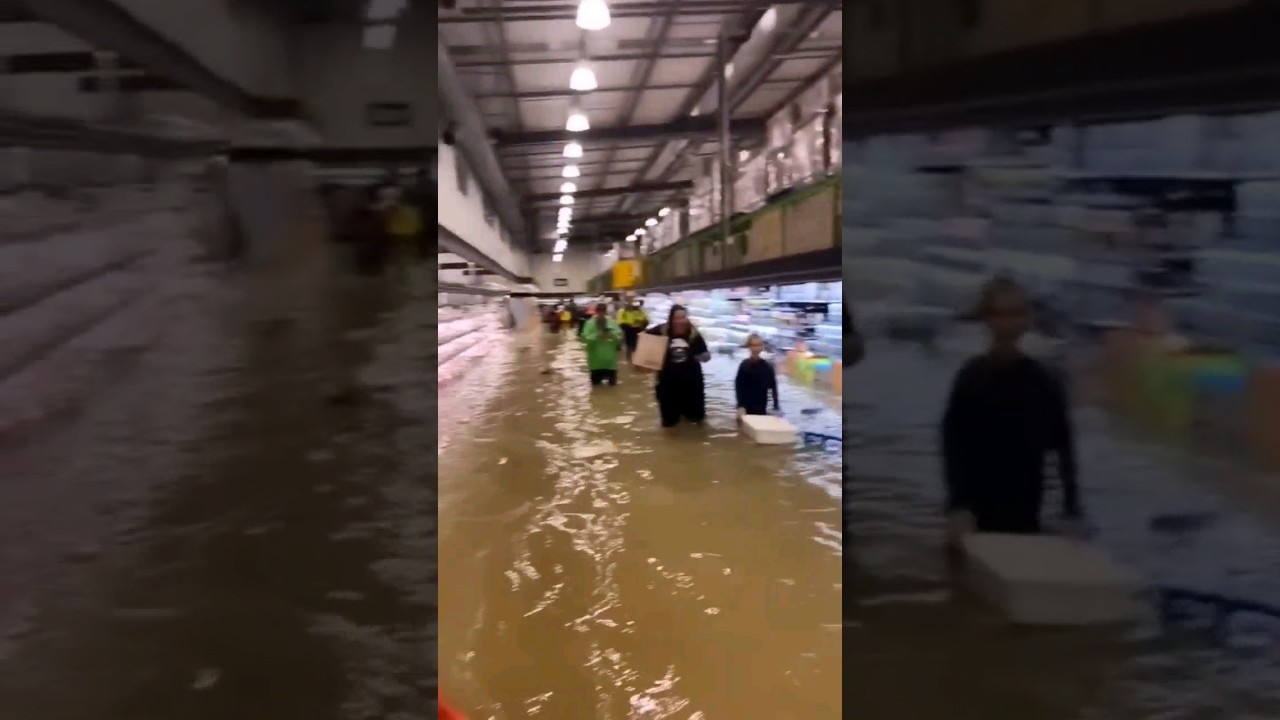 🔴 Flooded Grocery Store | People Are Forced To Shop In 4ft Of Water 😱😱😱😱
