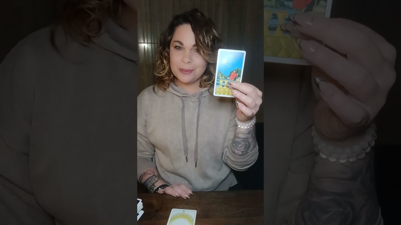 Водолей: Когда вы перестаёте соответствовать общепринятым нормам, двери открываются. Кто-то видит...