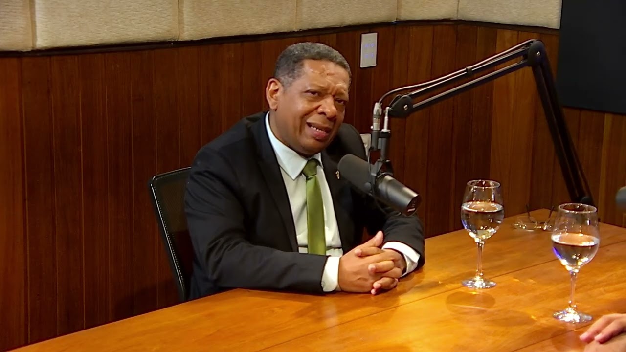 Pod Luz Cast E016 Bate papo com radialista, mestre de cerimônia e cerimonialista, Marcílio Dantas 🇧🇷